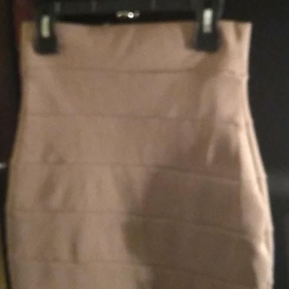 Skirt - Picture 2 of 3